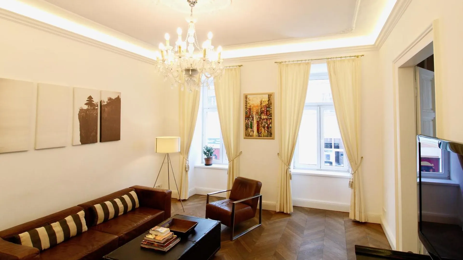 Urban Oasis In Neubau With Cozy Fireplace 비엔나