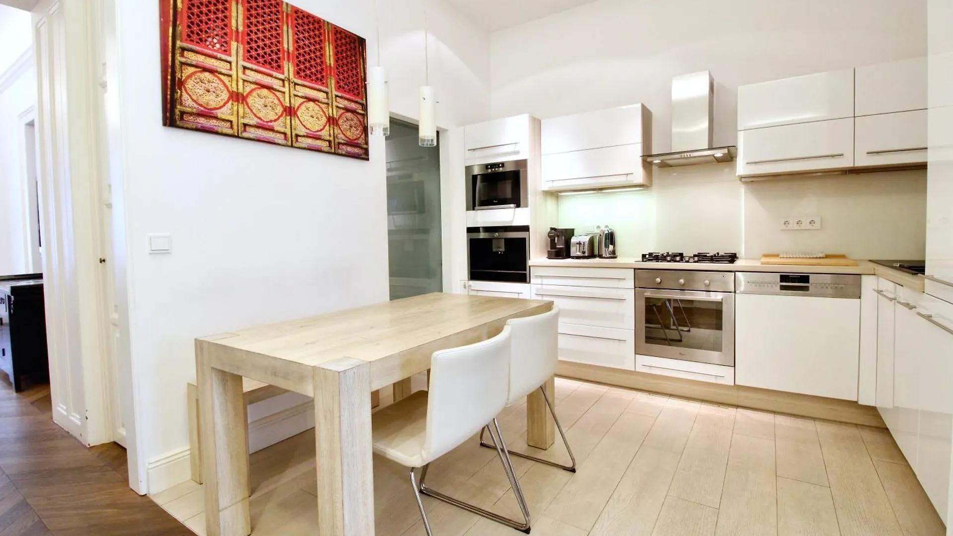 Urban Oasis In Neubau With Cozy Fireplace Viena